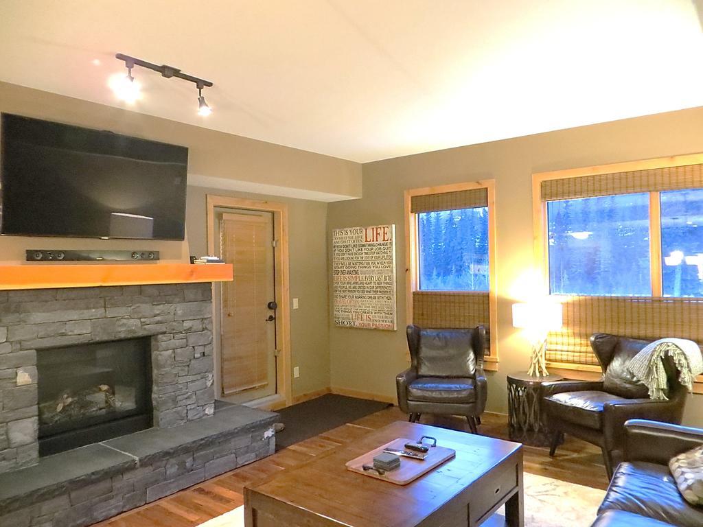 Luxury Canmore Vacations ภายนอก รูปภาพ