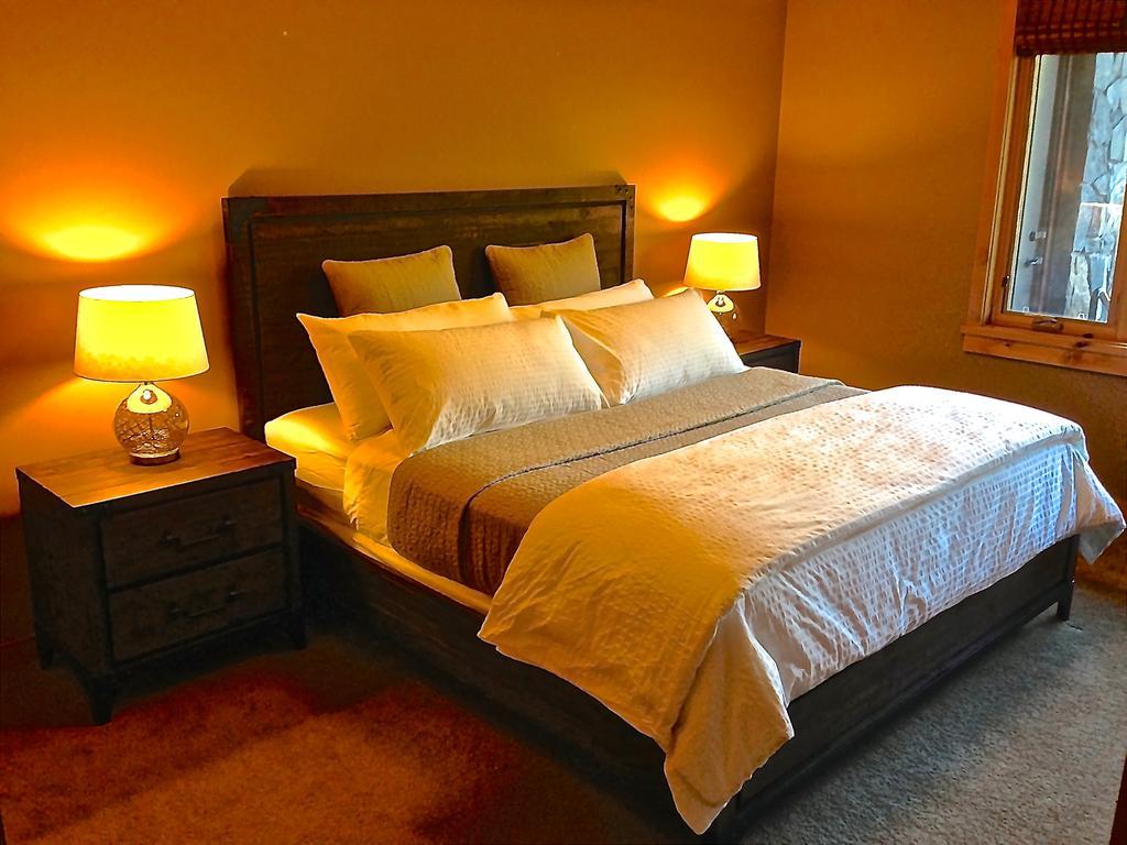 Luxury Canmore Vacations ภายนอก รูปภาพ