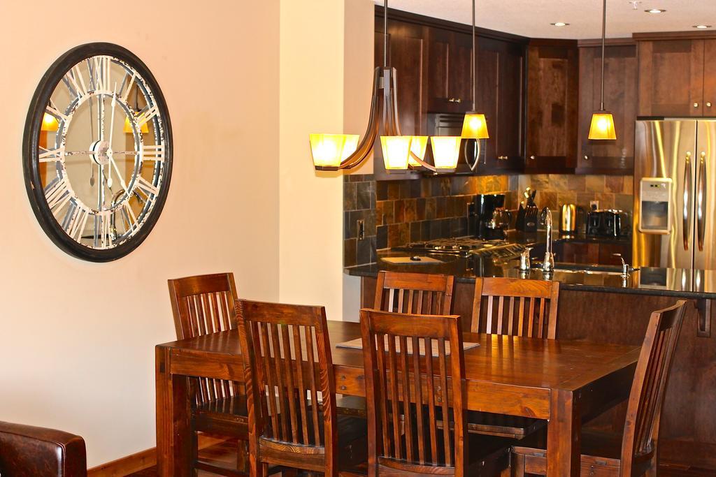 Luxury Canmore Vacations ภายนอก รูปภาพ